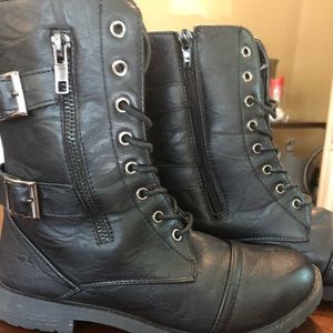 Black combat style boots size 6